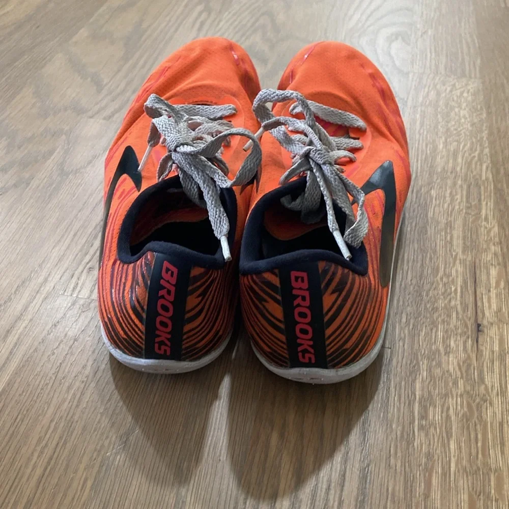 Brooks Men’s Mach 18 Orange Pink Spikeless Outdoor Track Running Spikes